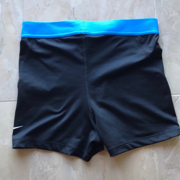 NIKE spandex shorts - Picture 2 of 3